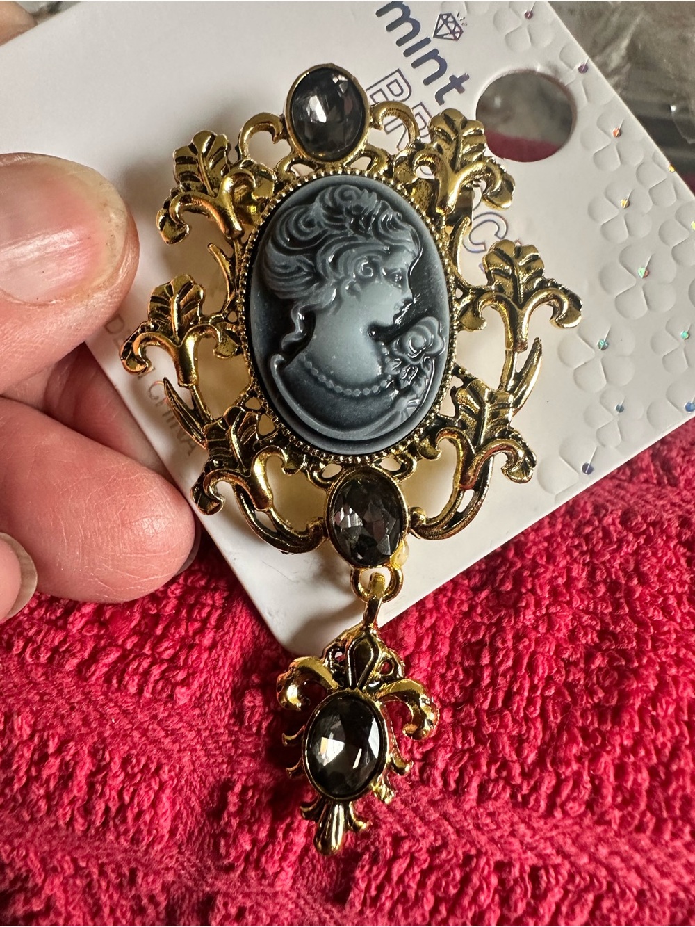 Vintage-Inspired Gold Cameo brooch with Black Cameo